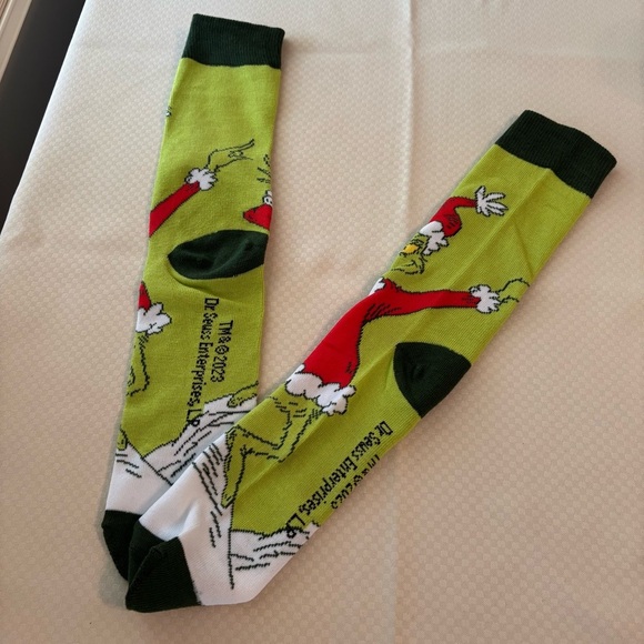 Grinch Christmas Socks - Green and Red Men’s/Adult NWOT - Picture 5 of 7